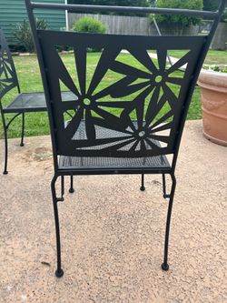 Decorative metal chairs 2 ea