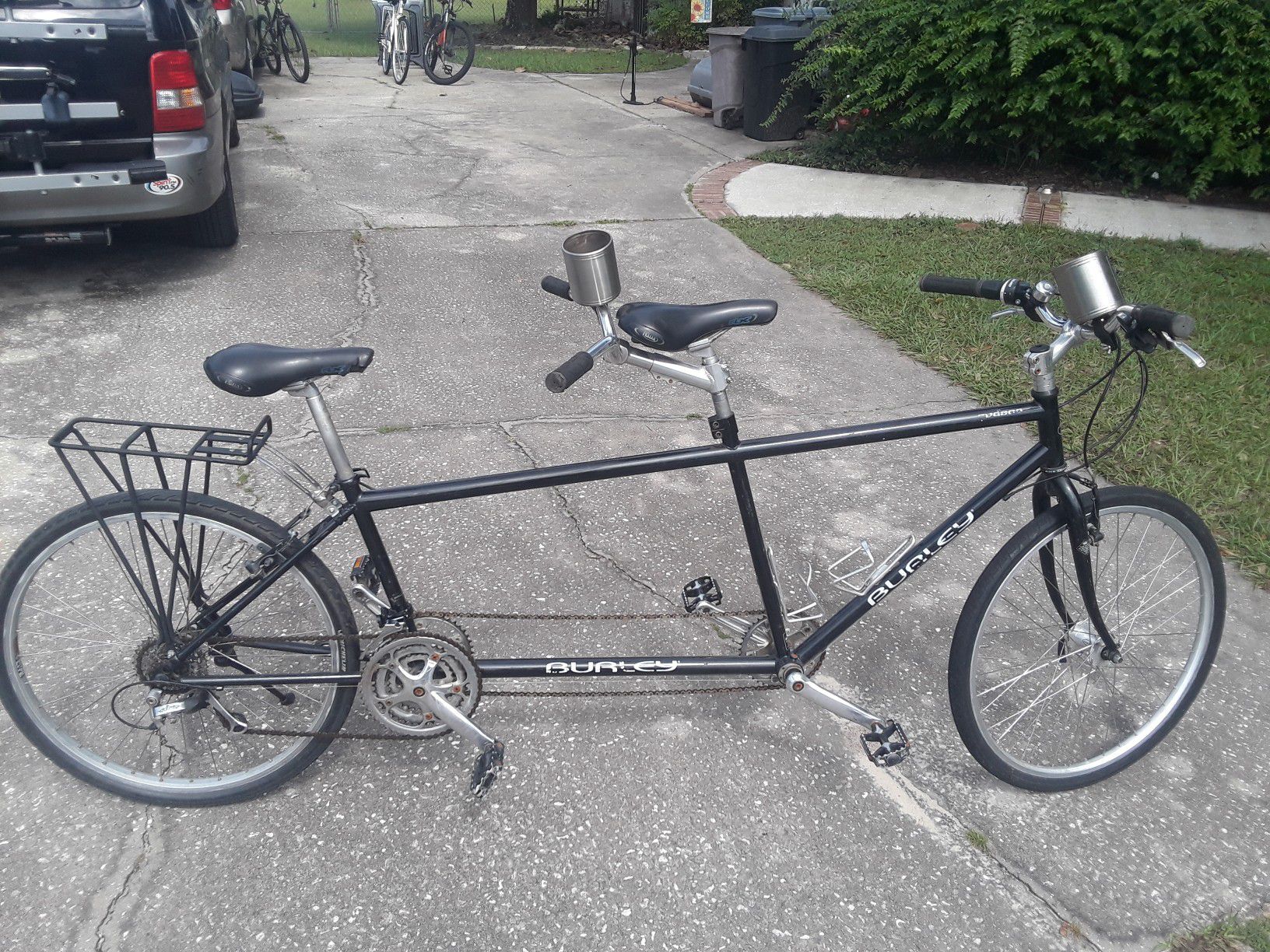 Burley Zydeco Tandem 24 speed bike, 21" and 16" frame sizes respectively, 26" hybrid tires.