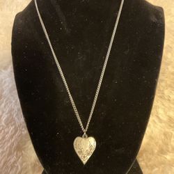 Silver Necklace With Pewter Heart Pendant (scrim Pewter)