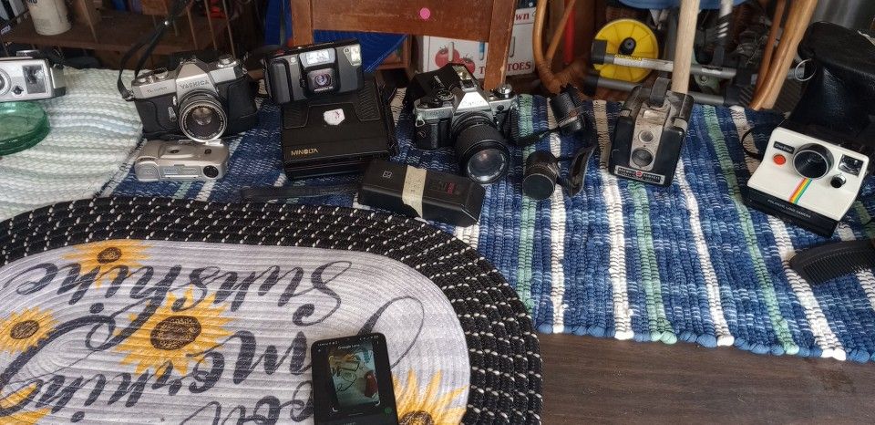 Old Cameras From The Past , A Collection Of The Life Back Then
