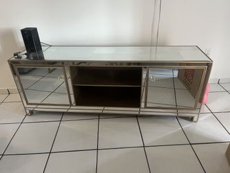 Mirrored Media Console
