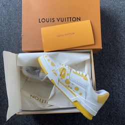 LV Sneaker Size 10(44)