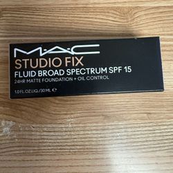 Mac Studio Fluid Foundation NW15