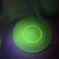 Vintage Uranium green glass thumb print plate 8 in. No chips or cracks.