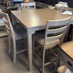 New Ashley 5pc Clearance Table Set Counter Height 42 “ Square Retails $799 On Sale Now For Holidays 