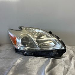 2010 2011 2012 2013 2014 2015 Toyota Prius Halogen Right Side Headlight Assembly OEM