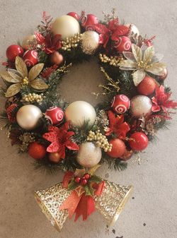 Christmas Wreath & Yard Stakes