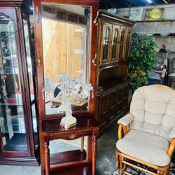 Mid-Century Pulaski Mirrored Hall Tree In A Beautiful Cherry Finish 80in Tall x 24in Wide x 12” Deep