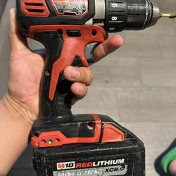 MILWAUKEE M18 BATTERY   XC 8,0  And Dril