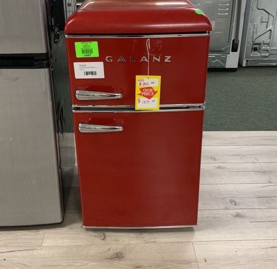 GALANZ GLR31TRDER MINI FRIDGE 3.1 Cubic Ft FIL for Sale in Phoenix, AZ
