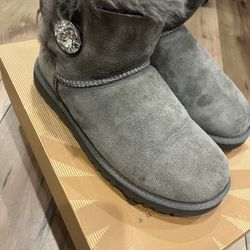 Ugg Size 6