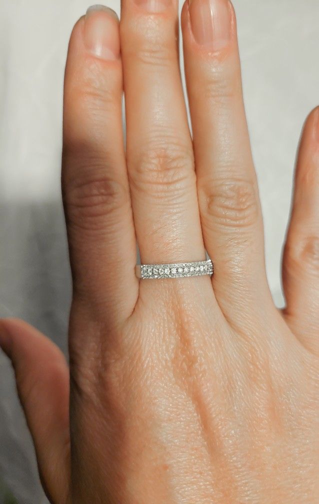  White 14 Karat  Gold with 0.25Tw Round Diamonds