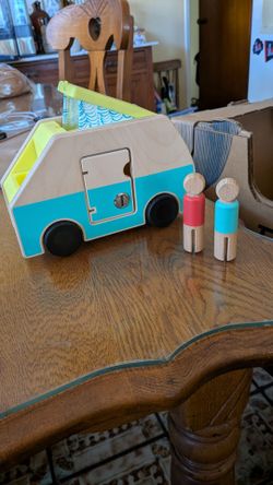 Lovevery wooden trailer with 2 figures