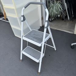 Gorilla Ladders 2-Step Steel Lightweight Step Stool Ladder Very Good Condition 