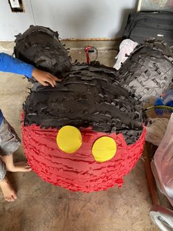 Mickey Mouse piñata