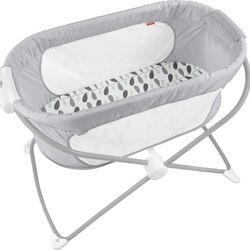 Fisher-Price Soothing View Bassinet – Climbing Leaves, portable bedside baby crib [Amazon Exclusive]