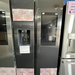 BLACK STAINLESS STEEL SAMSUNG FAMILY HUB REFRIGERATOR