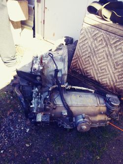 Transmission For A 1992 Ford Taurus Ford 2.8 Liter, Selling As Is Need Gone Asap I bought it like  A Year Ago For 200$ And Was Gonna Put It In My Car 