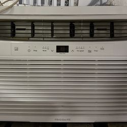 AC Unit Frigidaire BTU 12,100