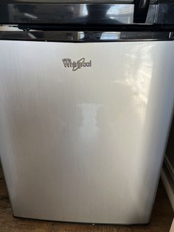 Whirlpool refrigerator - Under The Cabinet