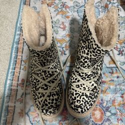 Authentic Uggs Cheetah Print Boots - Women’s, 1 owner, size 8 US / 39 EU