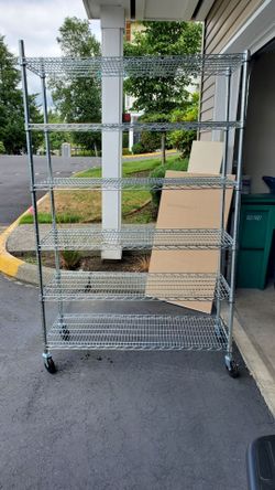 Trinity wire shelving rack with wheels