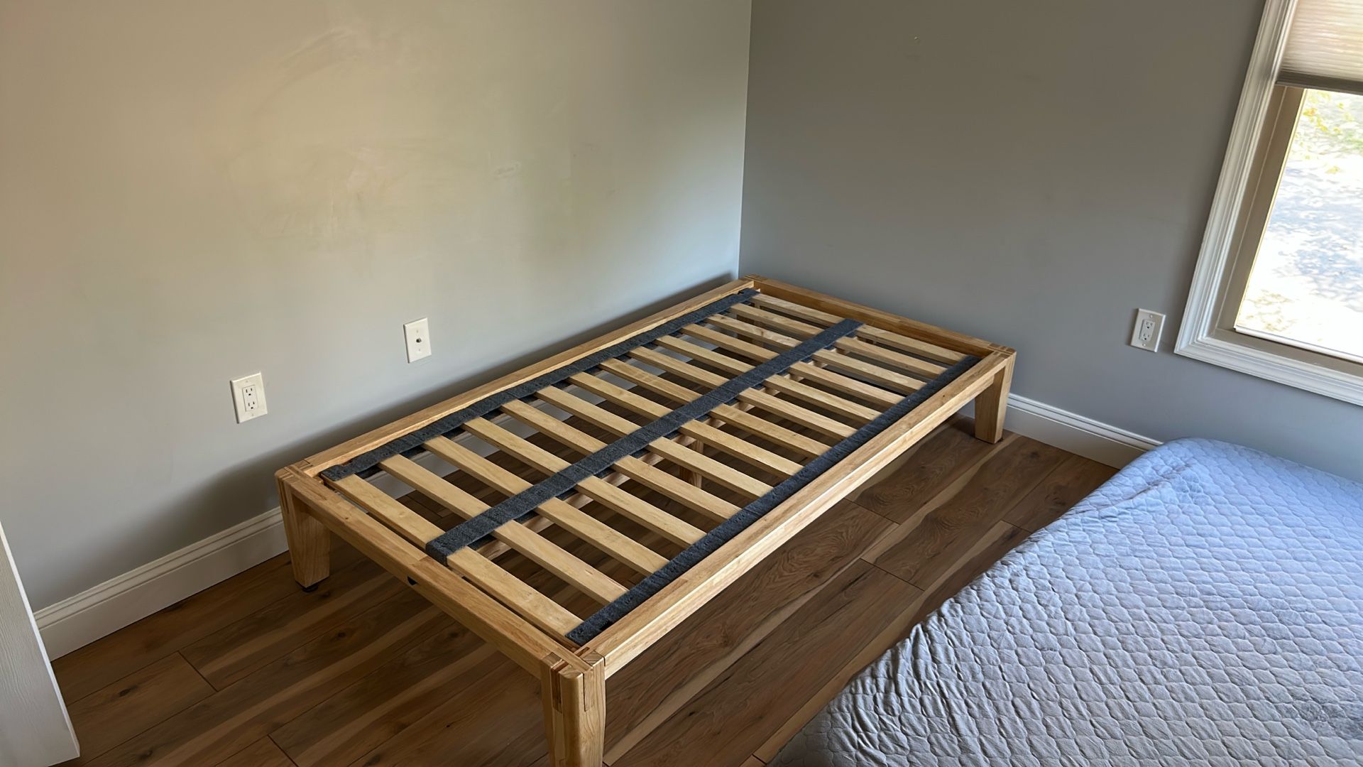 THUMA Twin HARDWOOD Bed Frame (39”x 75”) 