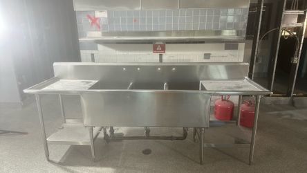 Stainless steel three tub sink