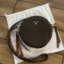 Michael Kors Circle Crossbody