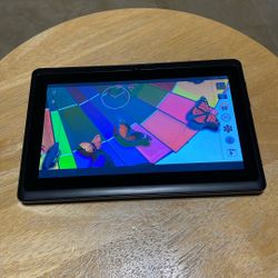 iRola DX758 Pro Quad Core 7 In HD Touchscreen WiFi 8GB Tablet 