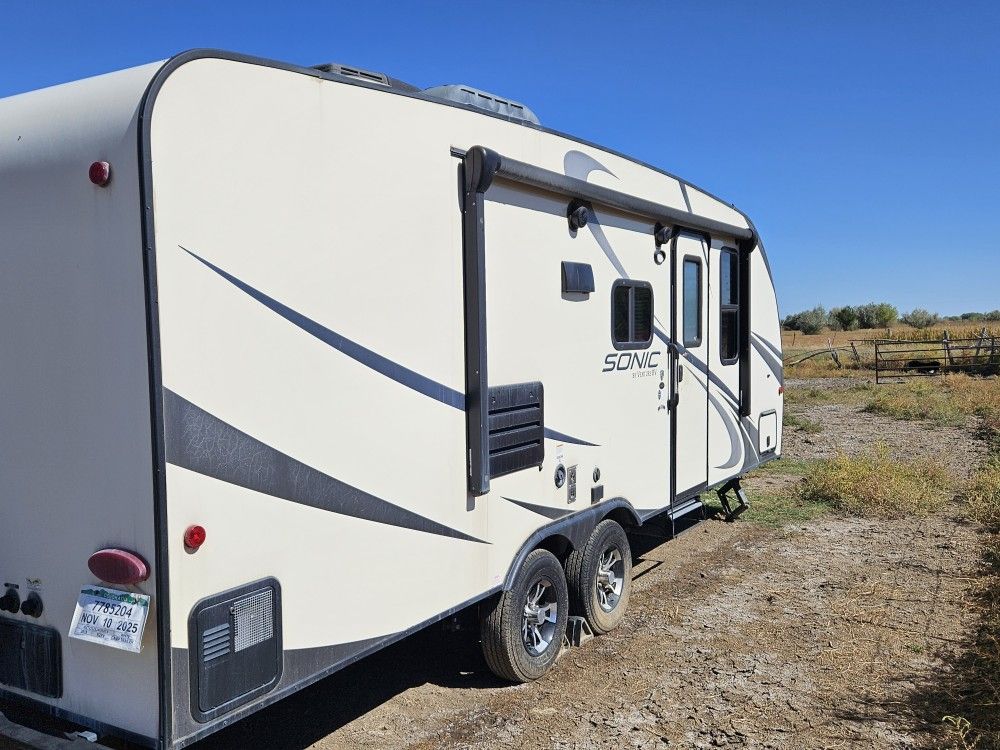 2018 Venture Sonic 220VBH