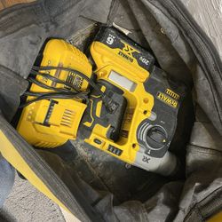 Rotto Hammer Dewal Includes Battery And Charger 