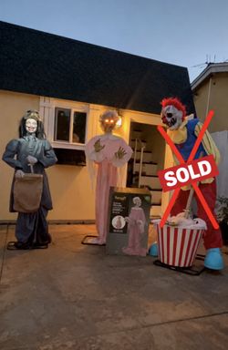2 Spirit Halloween Animatronics