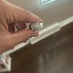 10 karat white gold ring