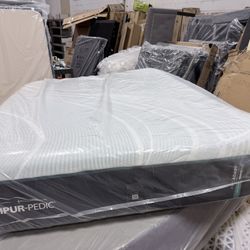 Queen Mattress Tempurpedic ProAdapt Medium Hybrid 