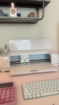 Cricut Maker 4 – Like New – Barely Used
