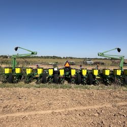 1750 John Deere Planter 