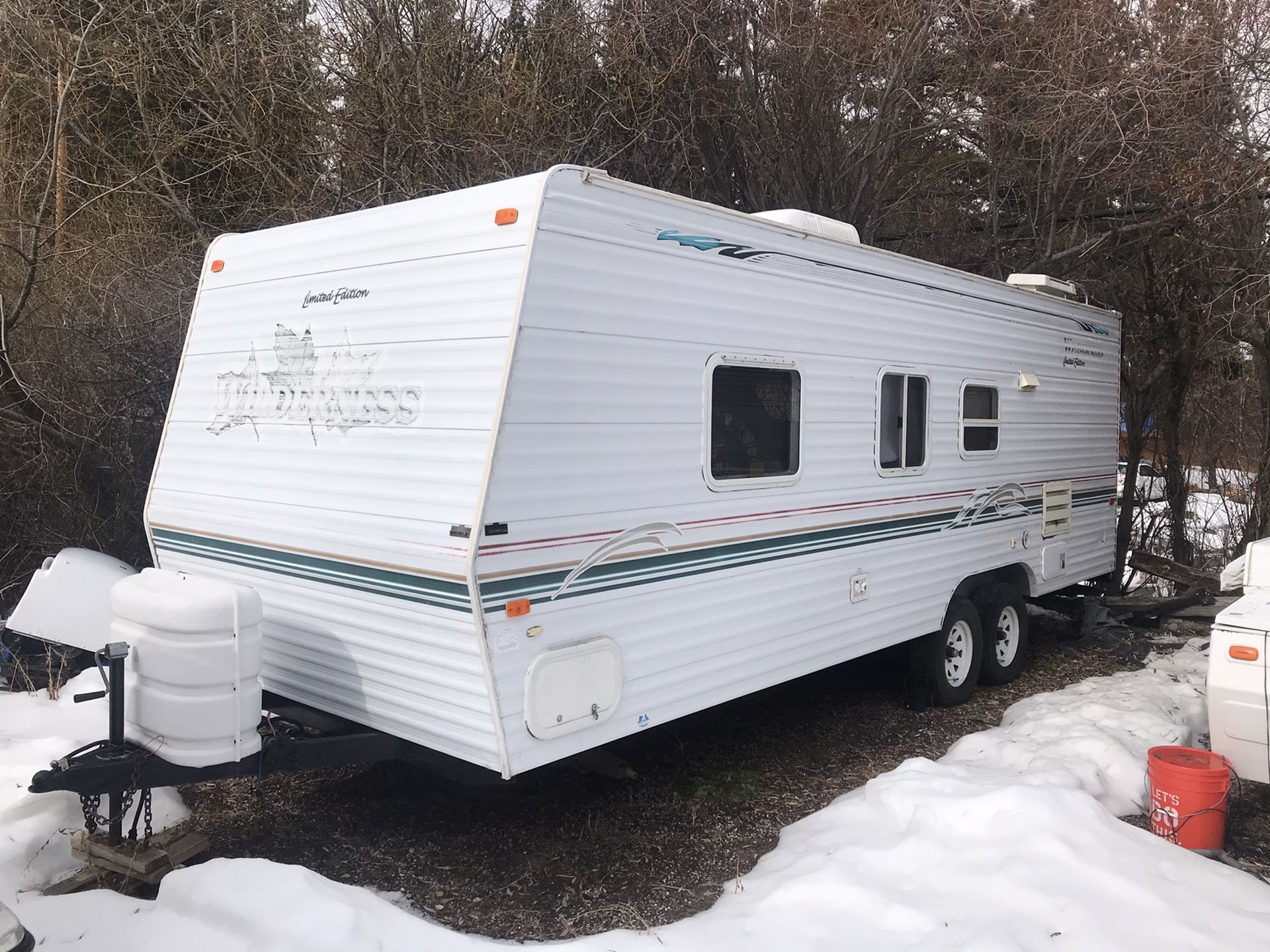 2000 wilderness travel trailer