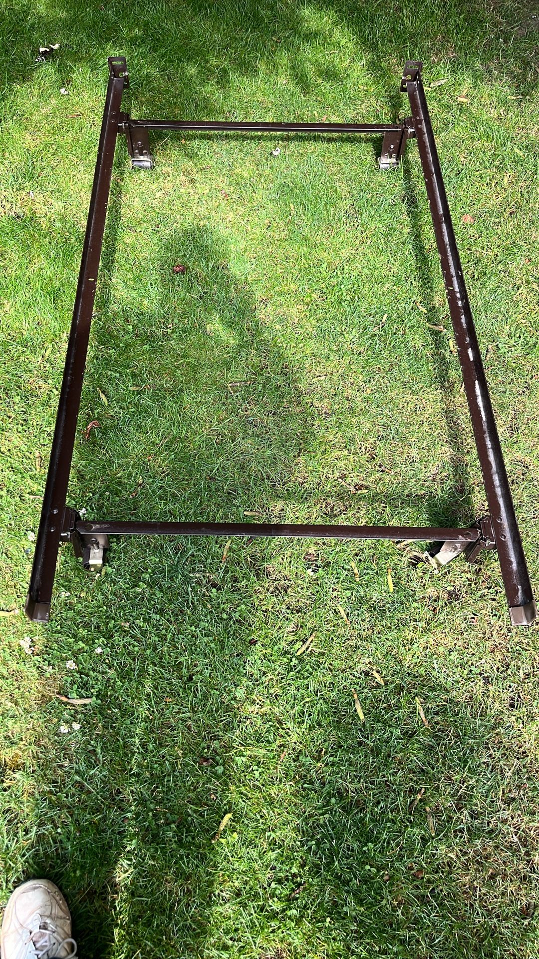 Twin Size Bed Frame All Wheels And This Is A Heavy Duty One