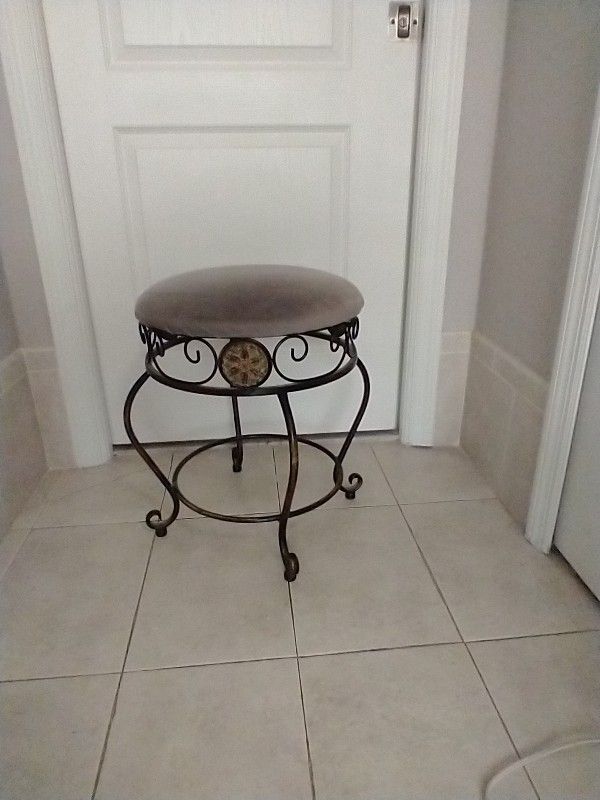 Vanity Iron Stool