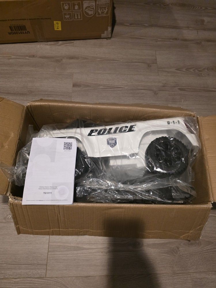 Costway Kids Police Ride-On Push Car – Lights, Sounds, & Storage (White)
