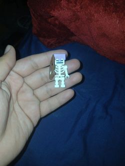 LEGO SKELETON MINIFIG w/ Med Lavender Helmet Minecraft from set 21189 min065