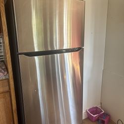 LG fridge good condition 