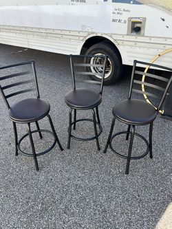 3 Swivel Chairs