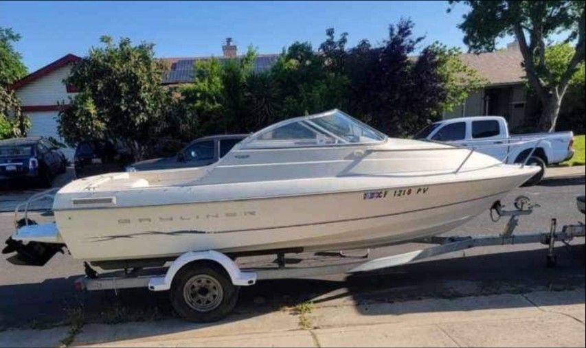 2001 Bayliner Cuddy Classic (3.0 4cylinder)