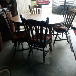 Kitchen  Table  4  Chairs