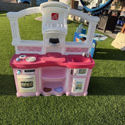 Step2 Grand Walk-In Kids Play Kitchen