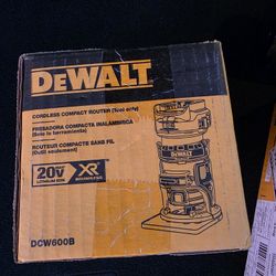 20V MAX XR Cordless Brushless Fixed Base Compact Router