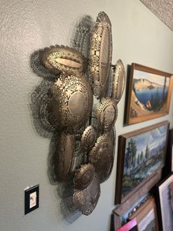 Vintage brass wall hanging in good condition. Google says it’s a Josephine Lace antique brass wall art piece. I think it could be a reproduction but i
