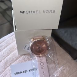 New In box MICHAEL KORS